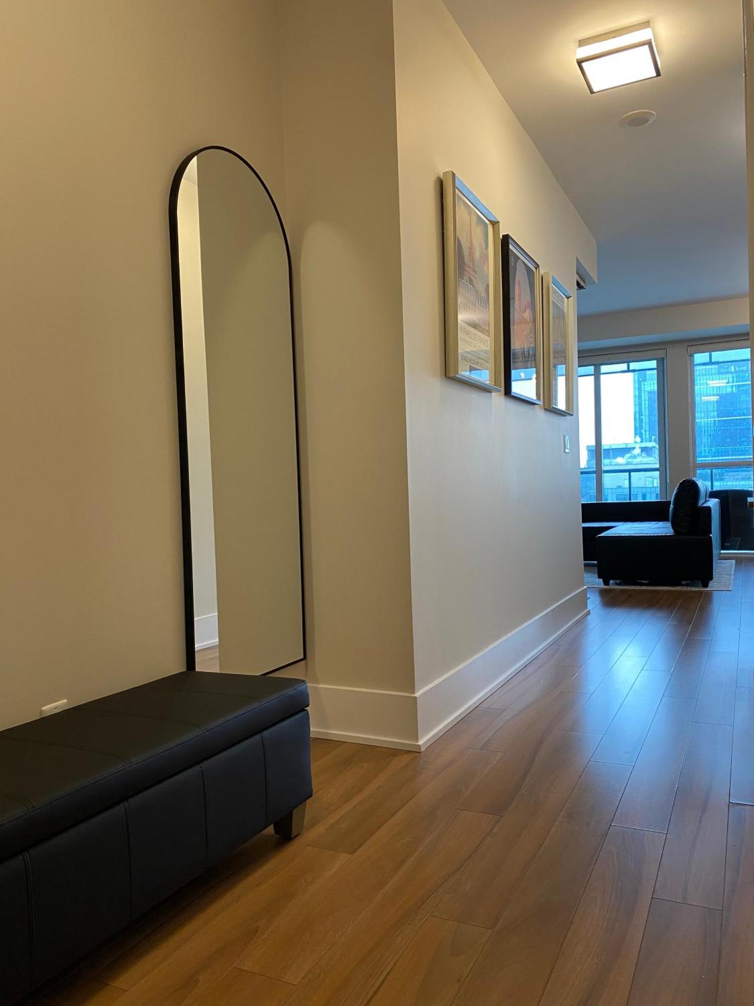 Central Toronto Suite - Free Parking, City Views, Near Cn Tower מראה חיצוני תמונה