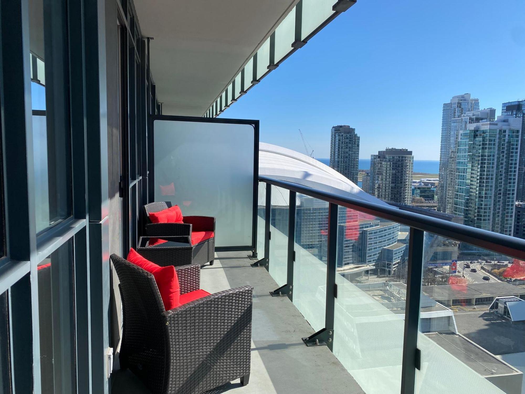 Central Toronto Suite - Free Parking, City Views, Near Cn Tower מראה חיצוני תמונה