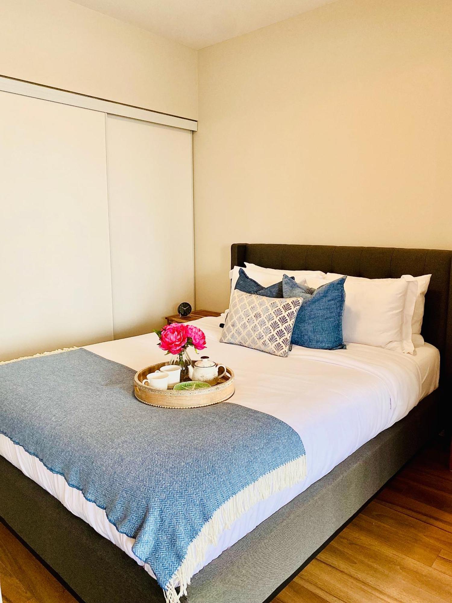 Central Toronto Suite - Free Parking, City Views, Near Cn Tower מראה חיצוני תמונה