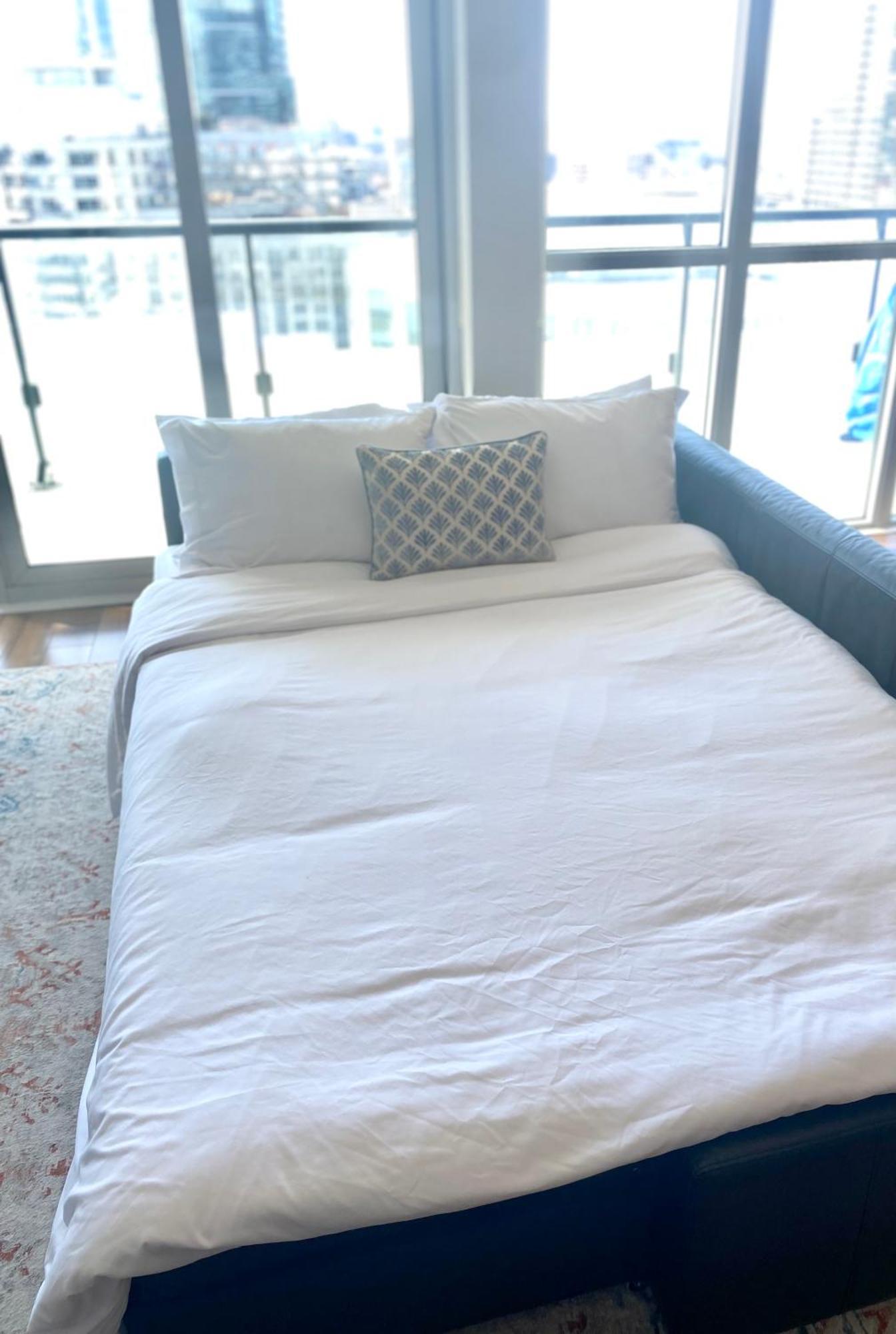 Central Toronto Suite - Free Parking, City Views, Near Cn Tower מראה חיצוני תמונה